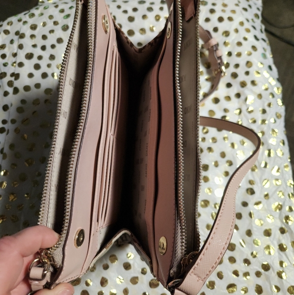 Crossbody - Picture 2 of 4